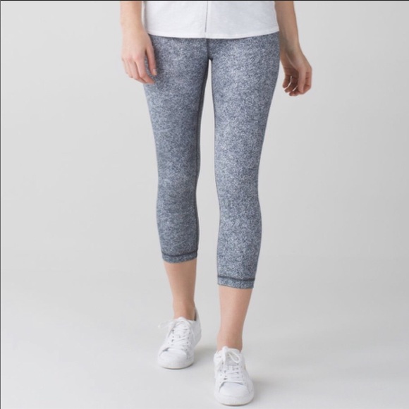 lululemon athletica Pants - Lululemon Wunder Under Crop III